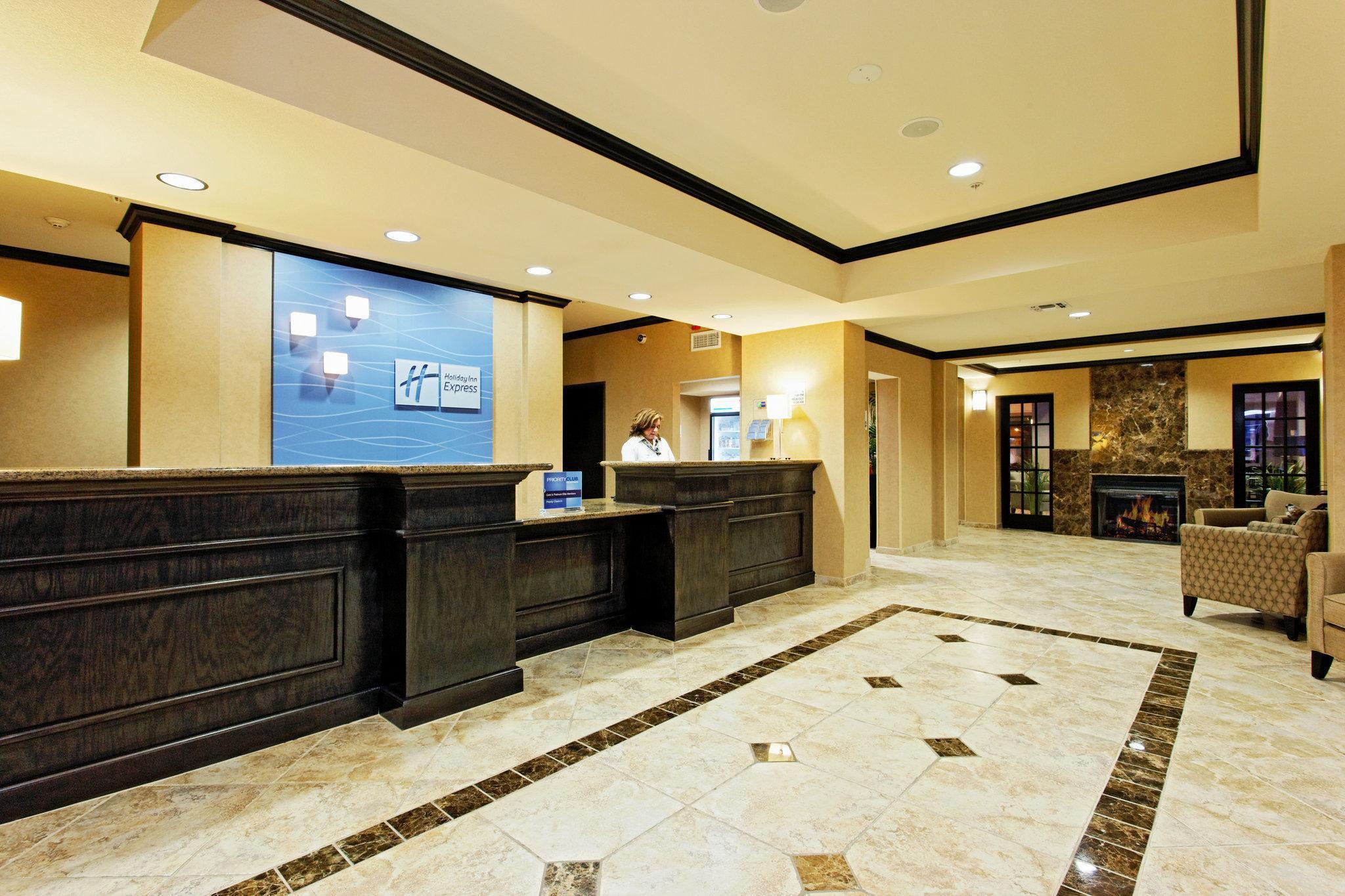 Holiday Inn Express & Suites Ozona By Ihg Екстериор снимка